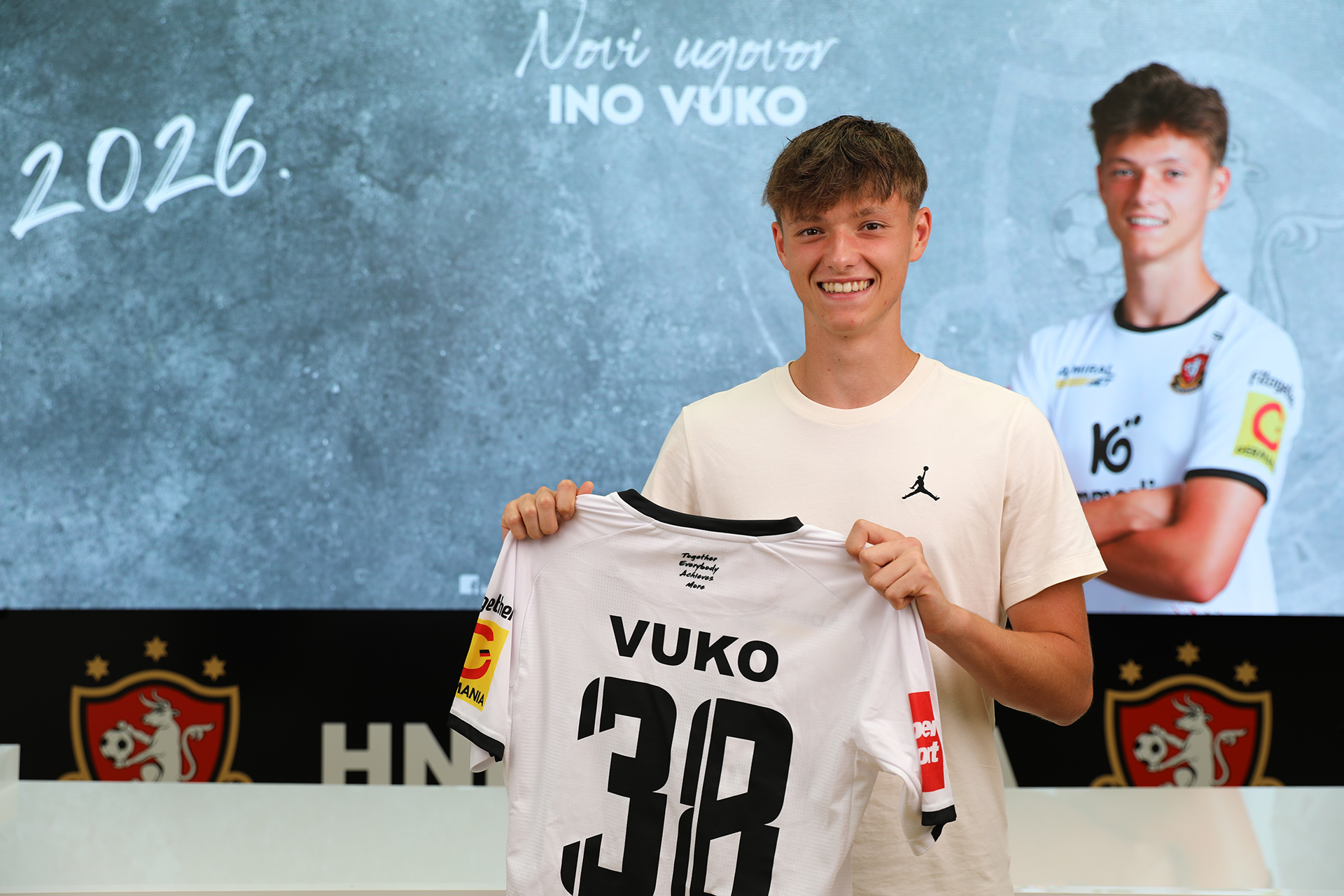 Ino Vuko potpisao stipendijski ugovor: 'Dat ću sve od sebe da opravdam povjerenje kluba!'
